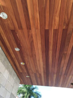 trần gỗ teak tự nhiên ốp phẳng